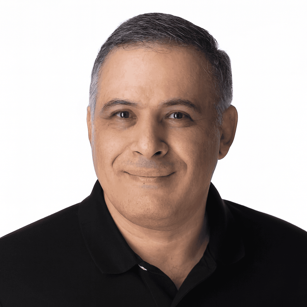 Oswaldo Aquique, Founder